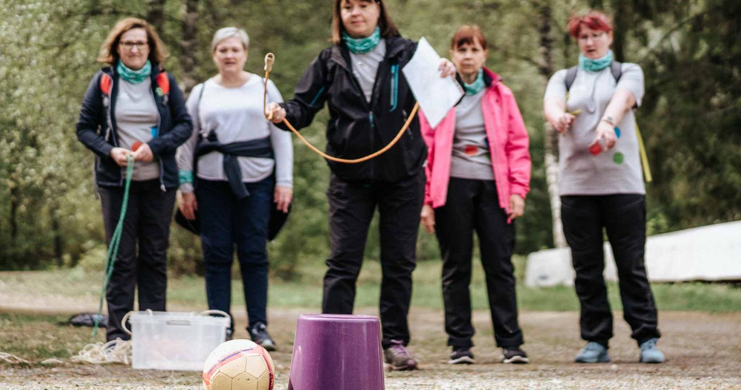 Tiimiseikkailijat Möhkössä.