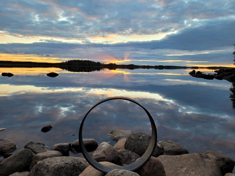 Illalla auringon laskiessa voi tehd&auml; retken rantahiekalle.