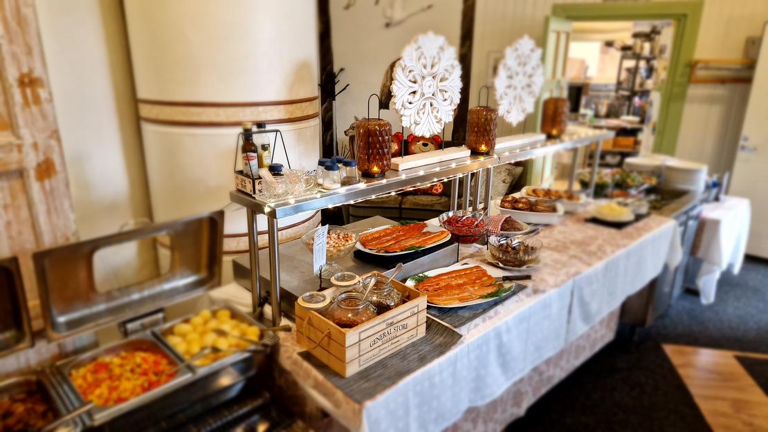 Mantan Majatalo Is&auml;np&auml;iv&auml;menu on t&auml;ynn&auml; herkkuja