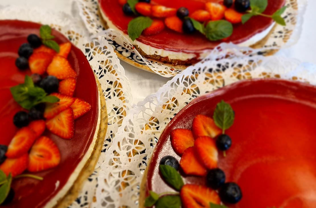 Mansikkajuustokakkuja