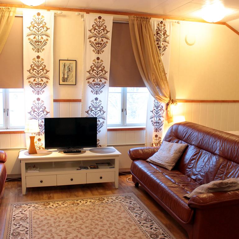 Mantan Majatalon Kaplas-huoneiston olohuone.