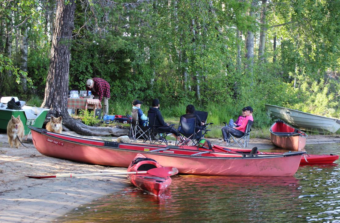 Melojat evästauolla.