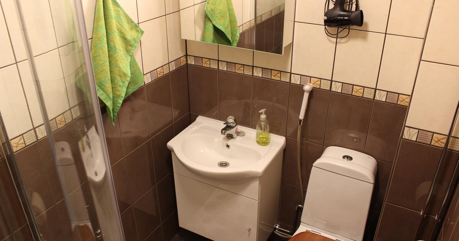 Kaplas-huoneiston kylpyhuone