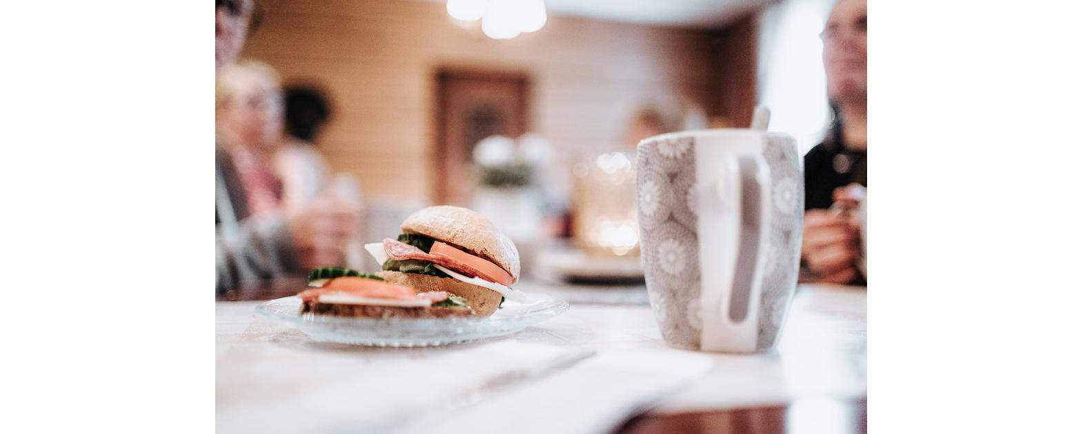 Kokouskahvit aloittavat monesti kokouspäivän.