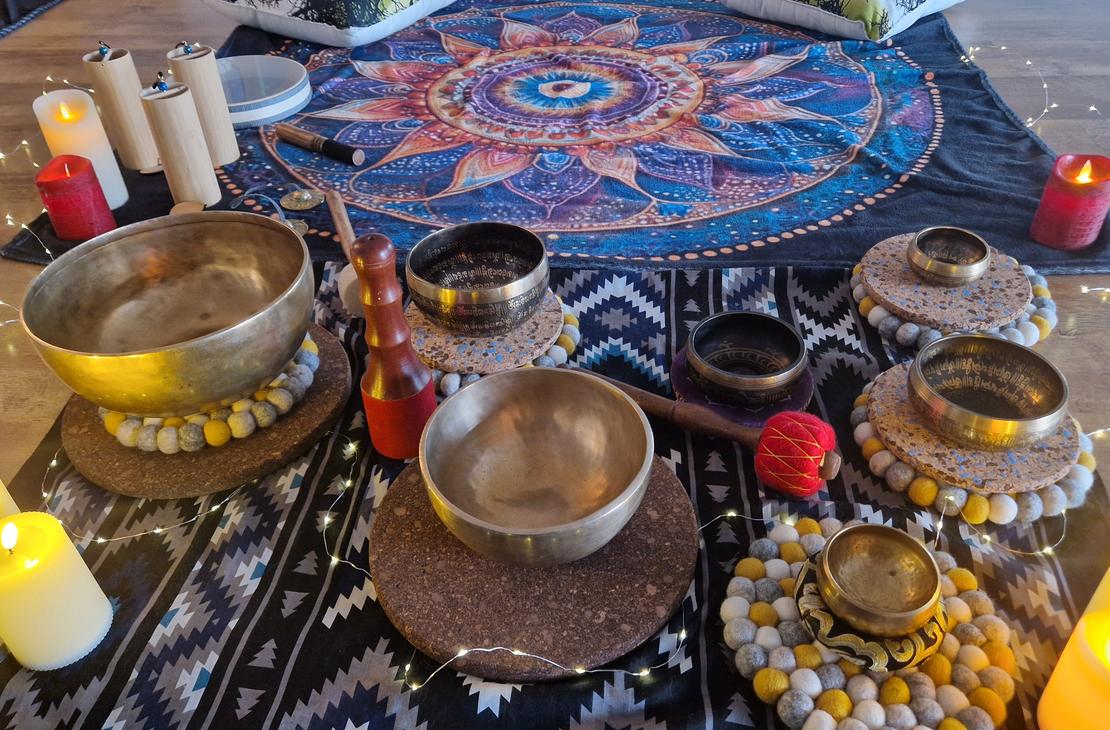 The Koidattaren Whisper treatment uses singing bowls as a relaxation tool.