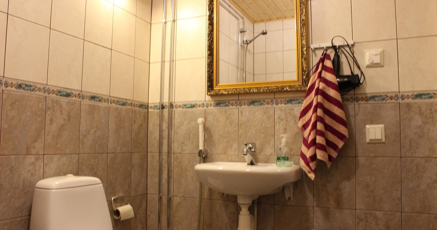 Suma-huoneiston kylpyhuone