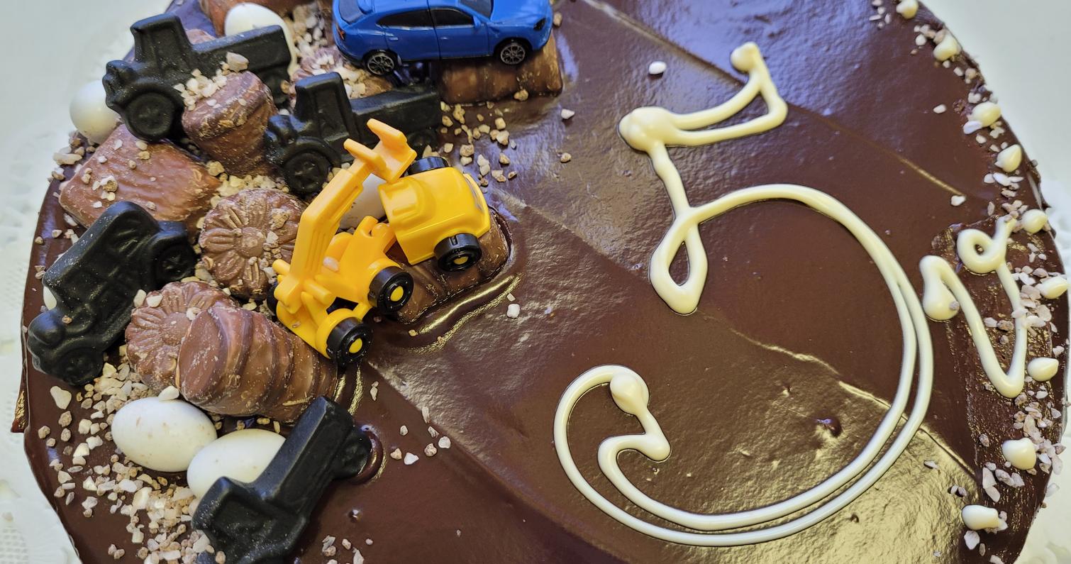 Suklainen 5-vuotiskakku.