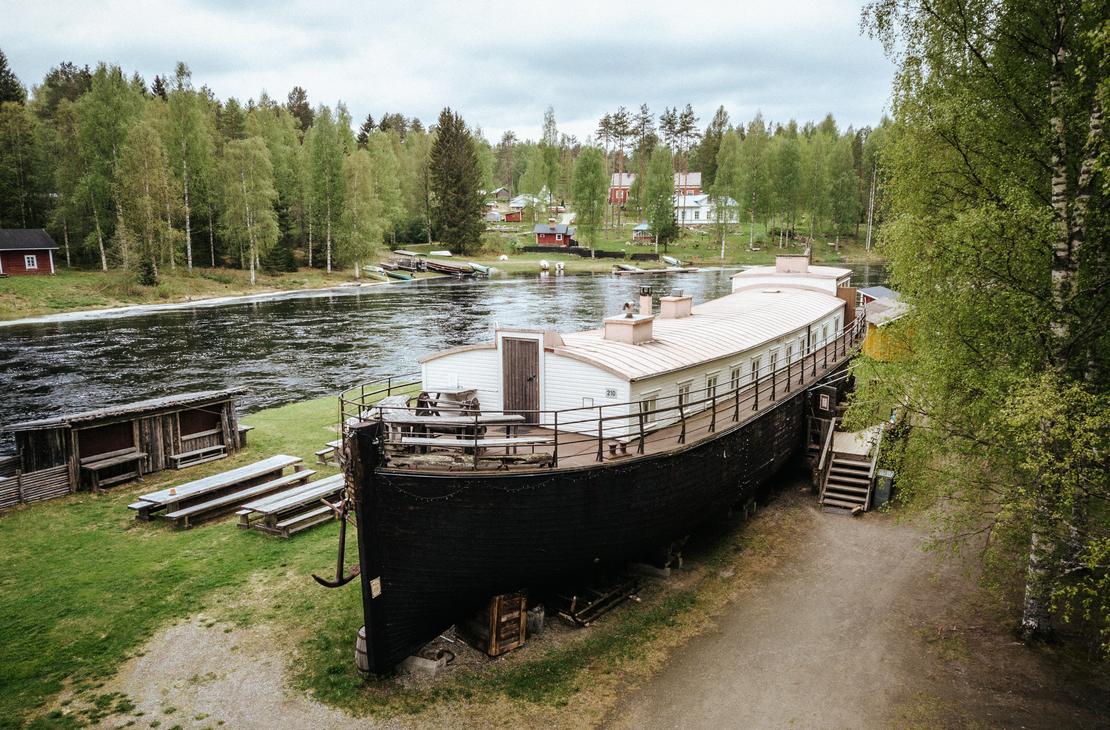 Möhkön Manta on vanha asuntoproomu