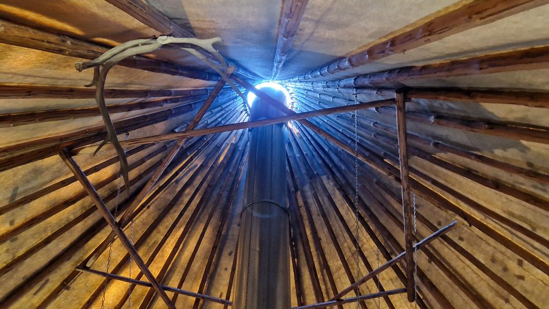 Mantan Majatalon pihakota sisältä.