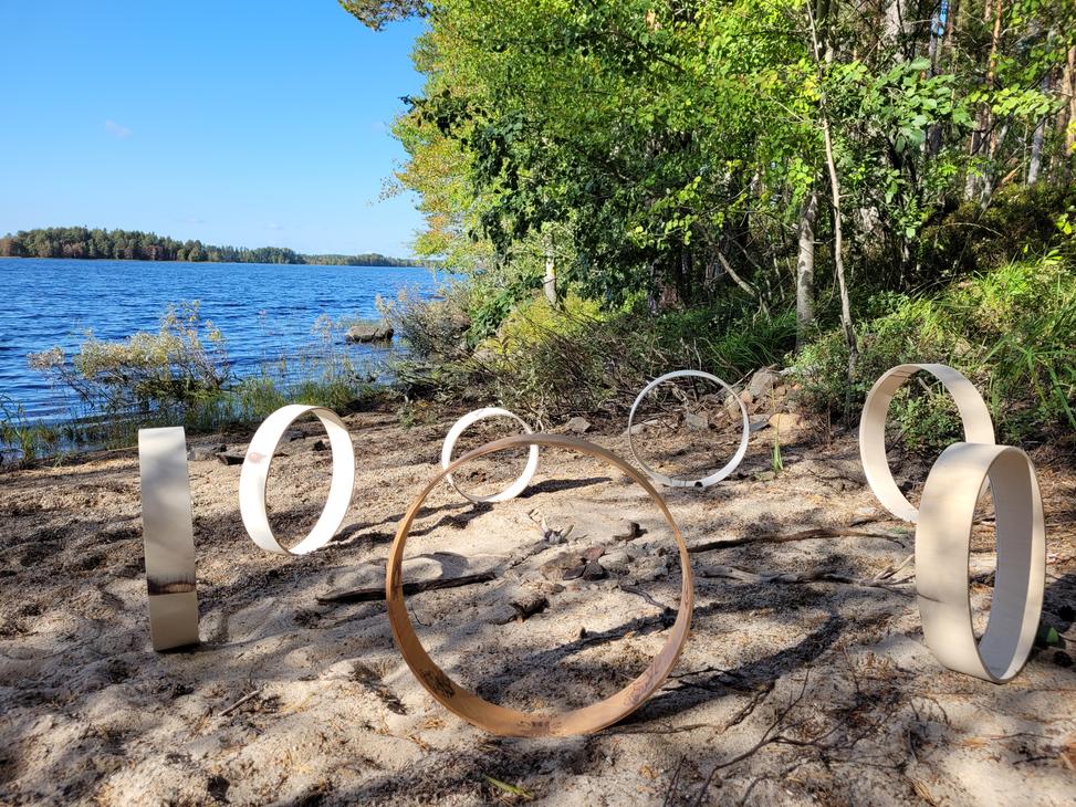 Rumpukeh&auml;t J&auml;nissaaressa.