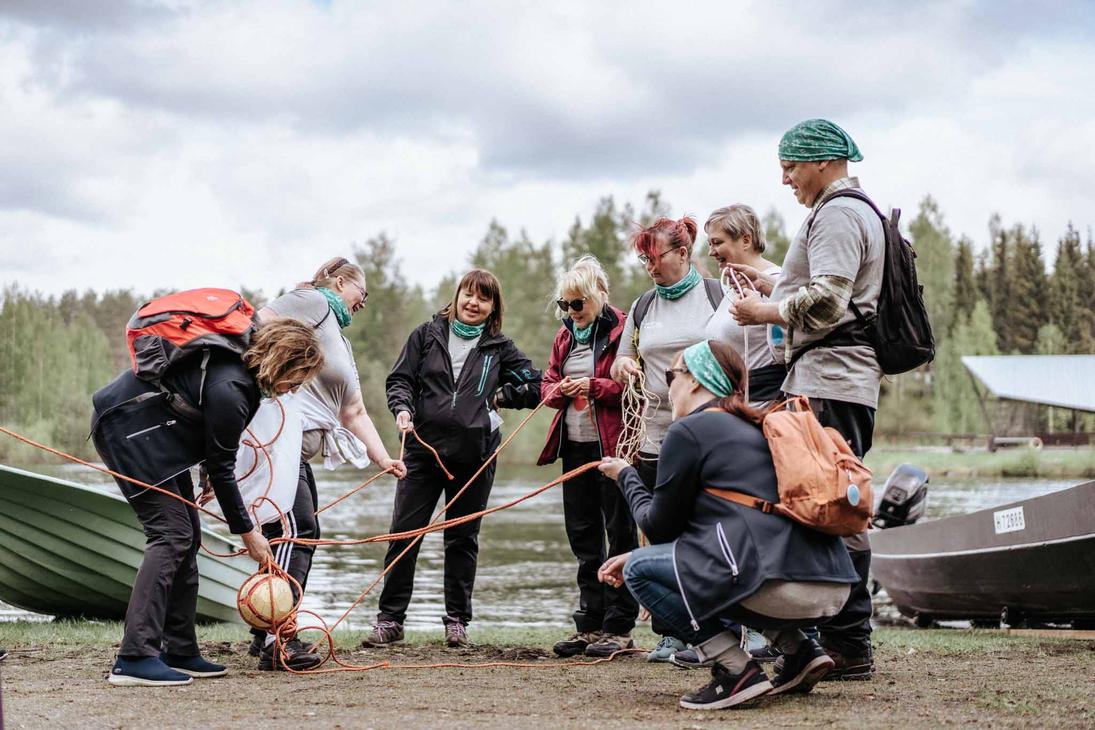 Välillä ollaan melkein solmussa.