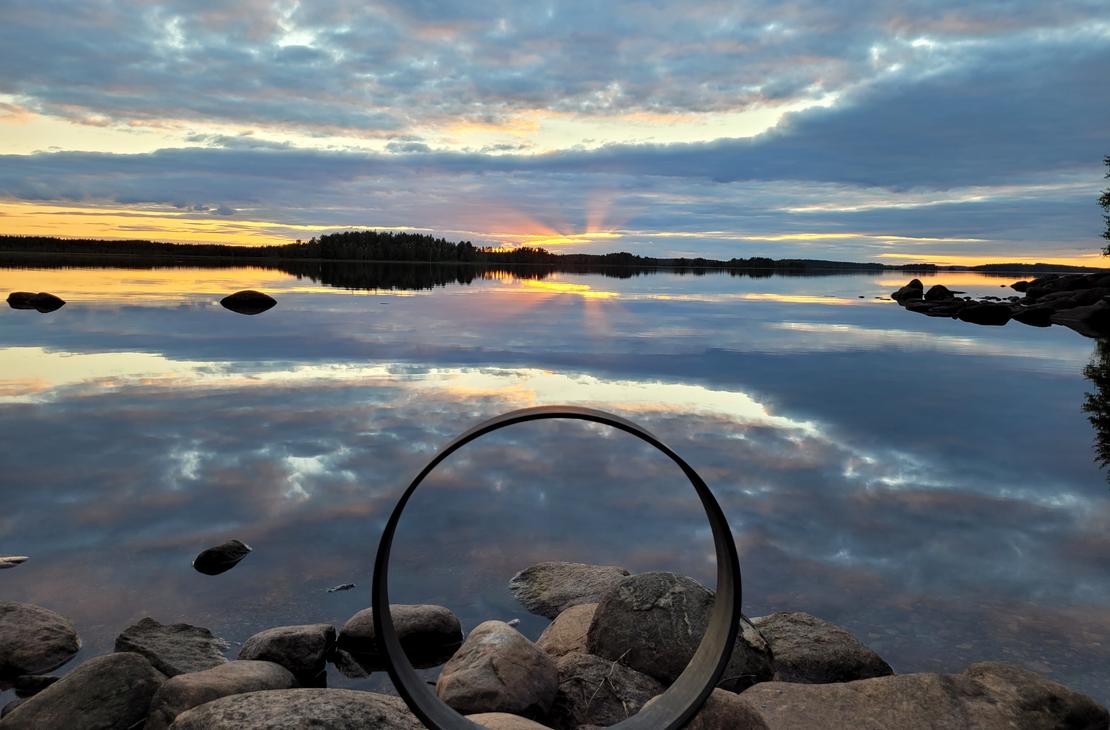 Illalla auringon laskiessa voi tehdä retken rantahiekalle.