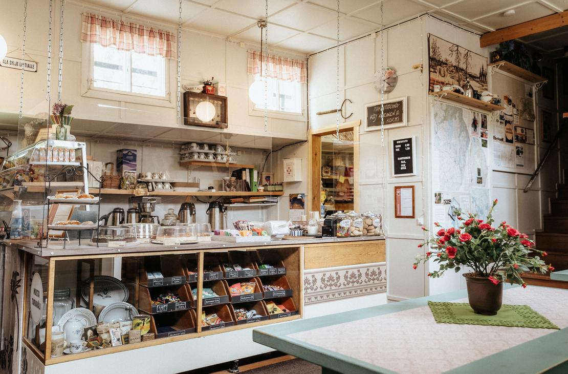 Möhkön Manta kahvilan sisätiloja