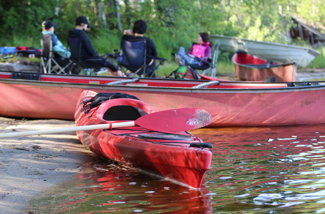 Melojat evästauolla.