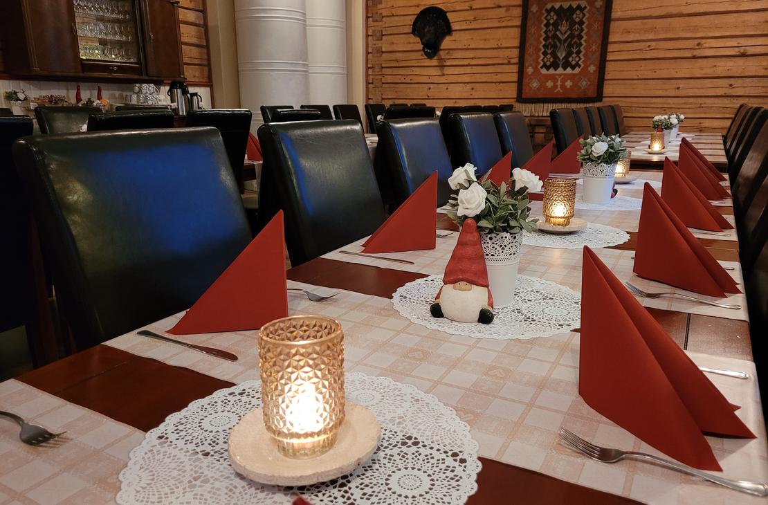 Mantan Majatalon Lanssi-sali on tunnelmallinen juhlatila.