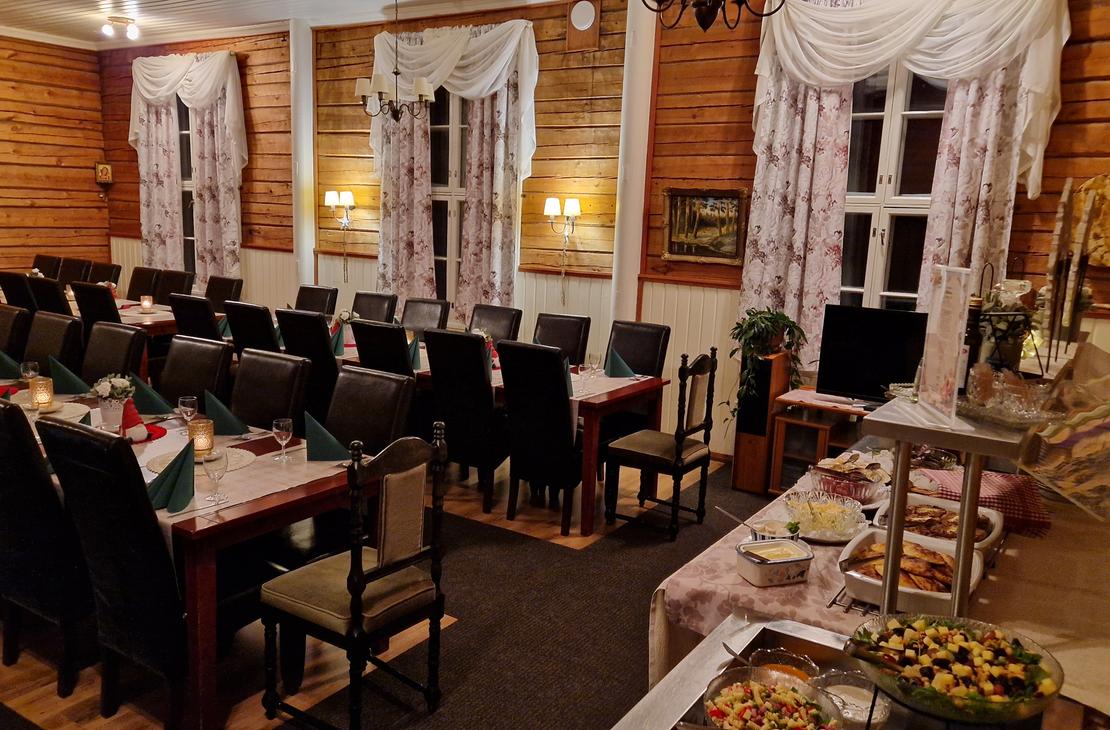 Mantan Majatalo Lanssi-sali on tunnelmallinen juhlatila.