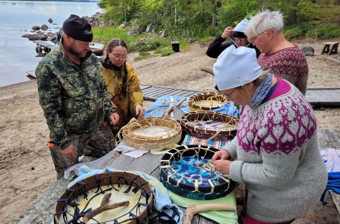 Rummur syntyv&auml;t J&auml;nissaaren kodassa