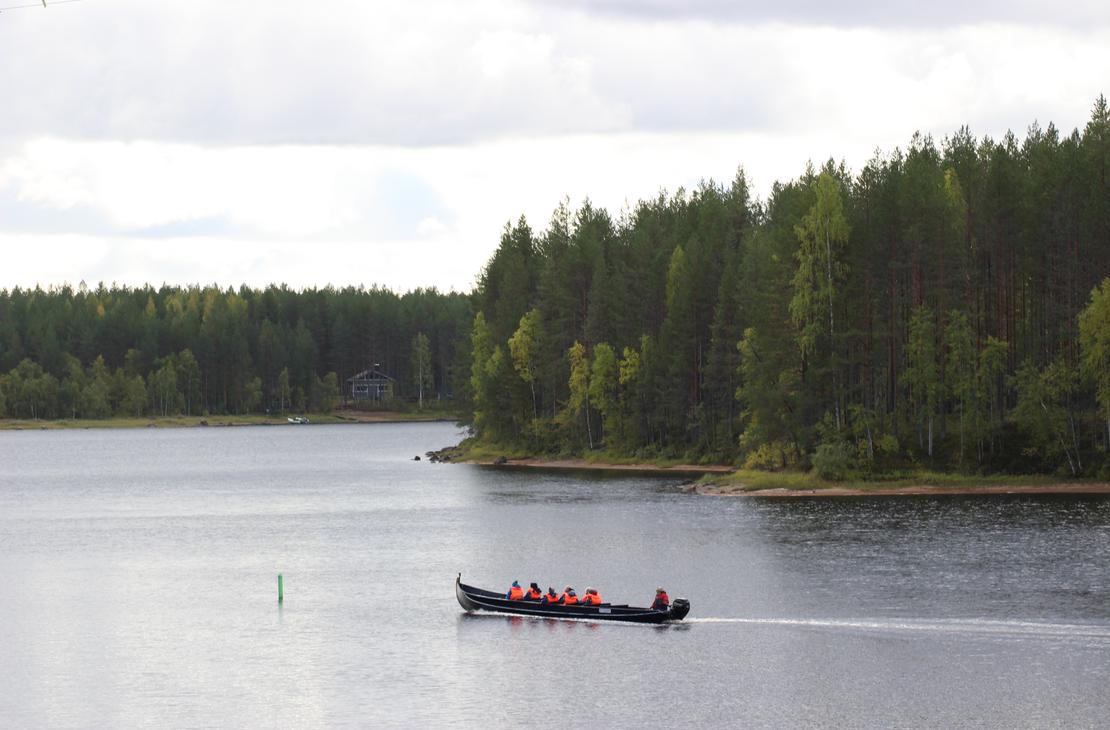 Jokiveneretkeläiset vesillä