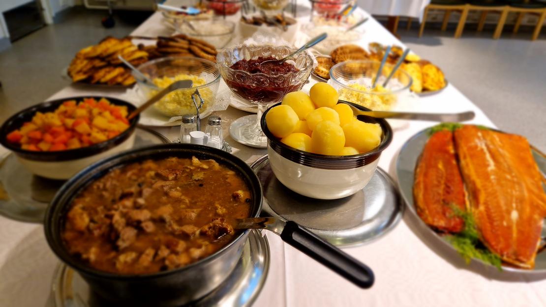 Mantan Majatalon karjalainen juhlamenu.