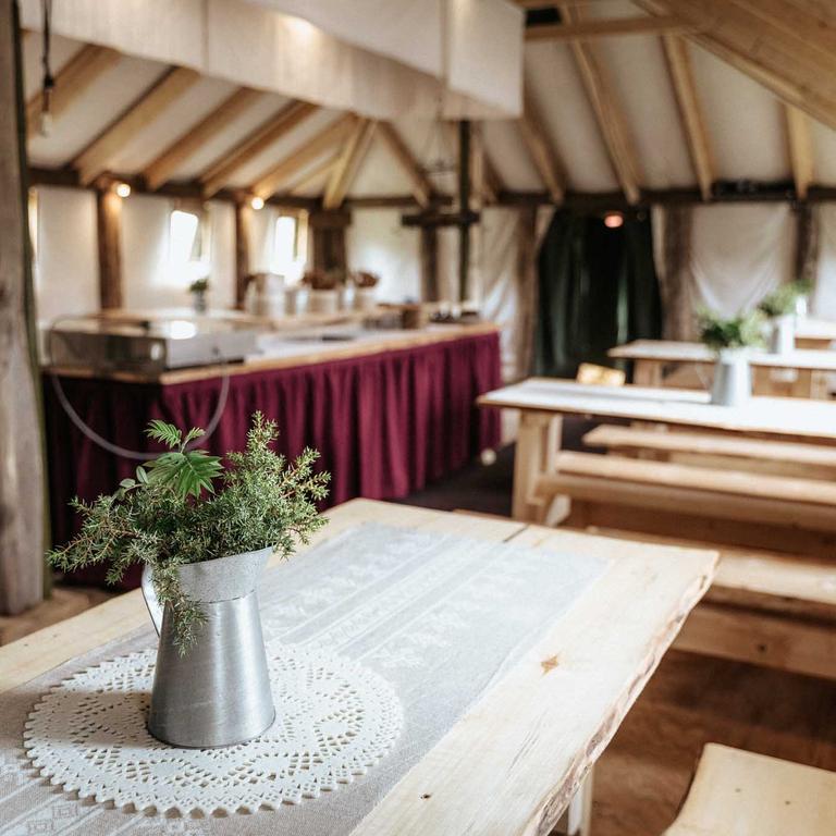 Mantan Majatalon pihateltta sisältä