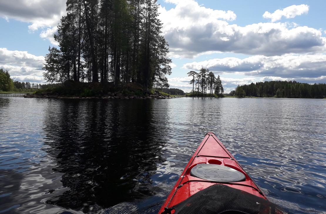 Petkeljärven vedet tarjoavat mainion mahdollisuuden melontaan.