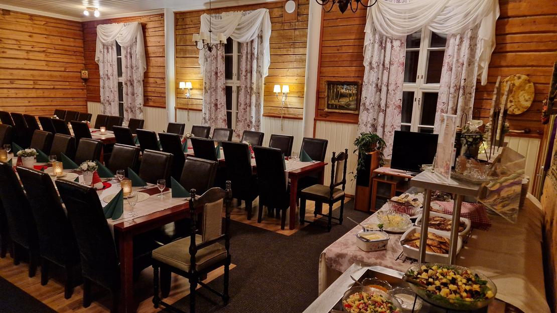 Mantan Majatalo Lanssi-sali on tunnelmallinen juhlatila.