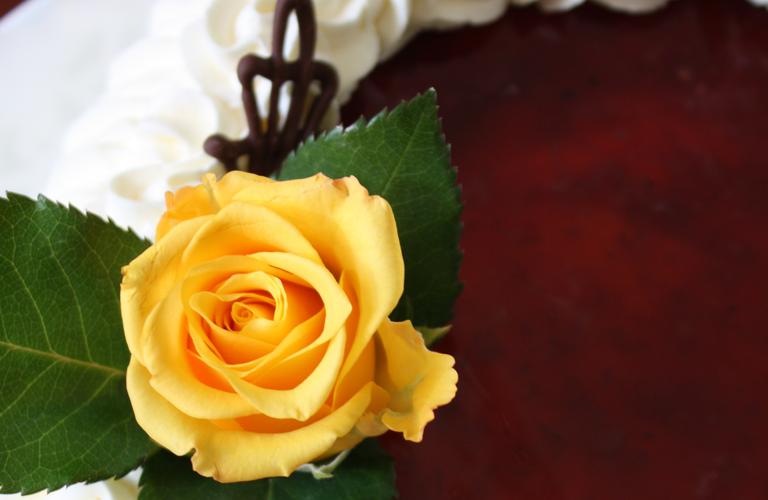 Marjaisa kermat&auml;ytekakku