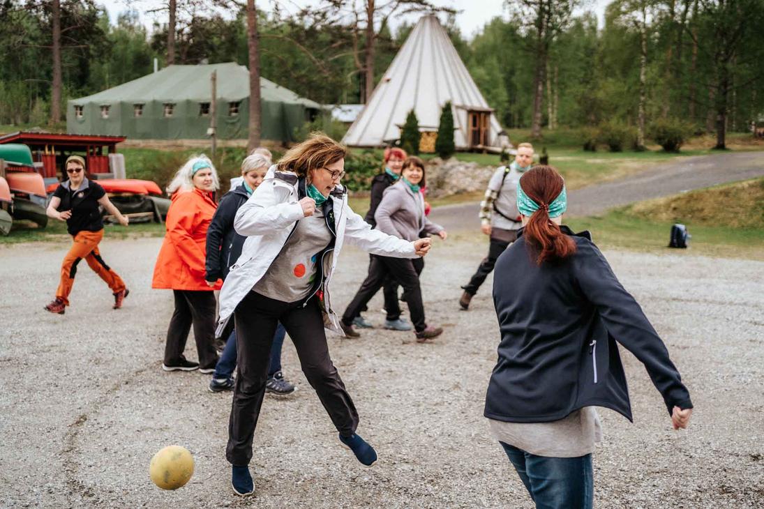 Suunnistusseikkailu on hyvä aloittaa lämmittelyllä.