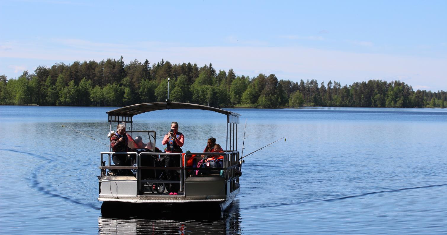 Lautalla kohti J&auml;nissaarta