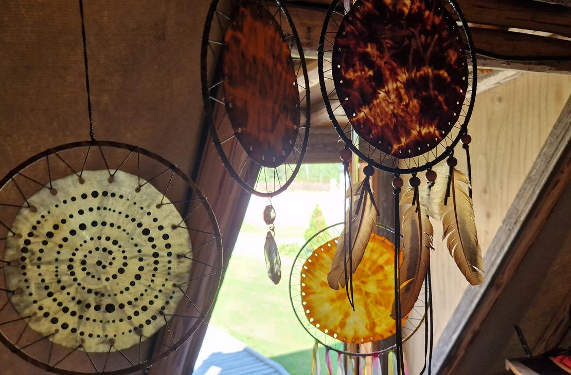 Rummunhenki unisiepparit Mantan Majatalon pihakodalla.