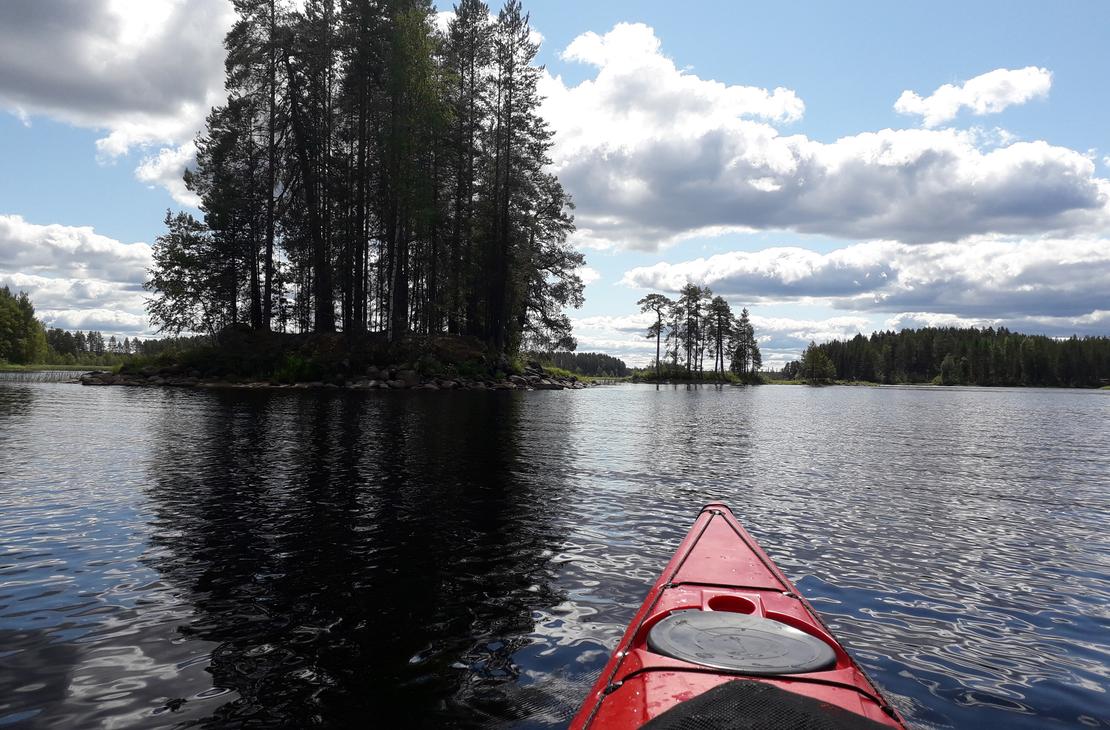 Petkeljärven vedet tarjoavat mainion mahdollisuuden melontaan.