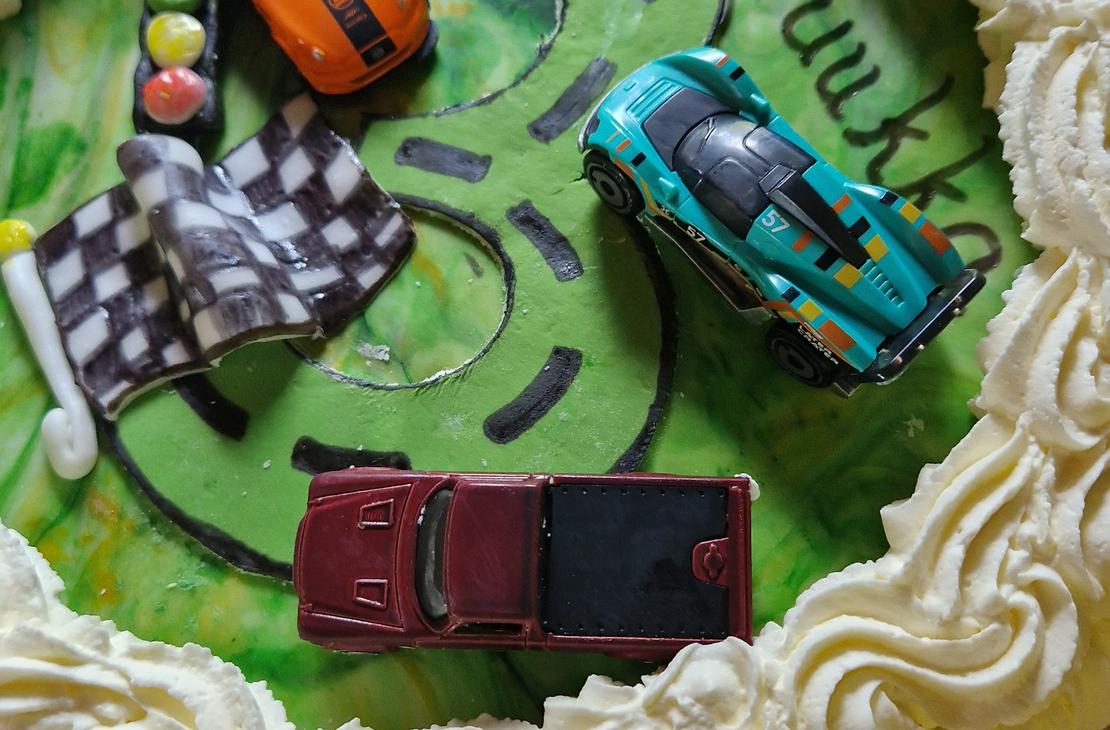 Autokakku kolmivuotiaalle.