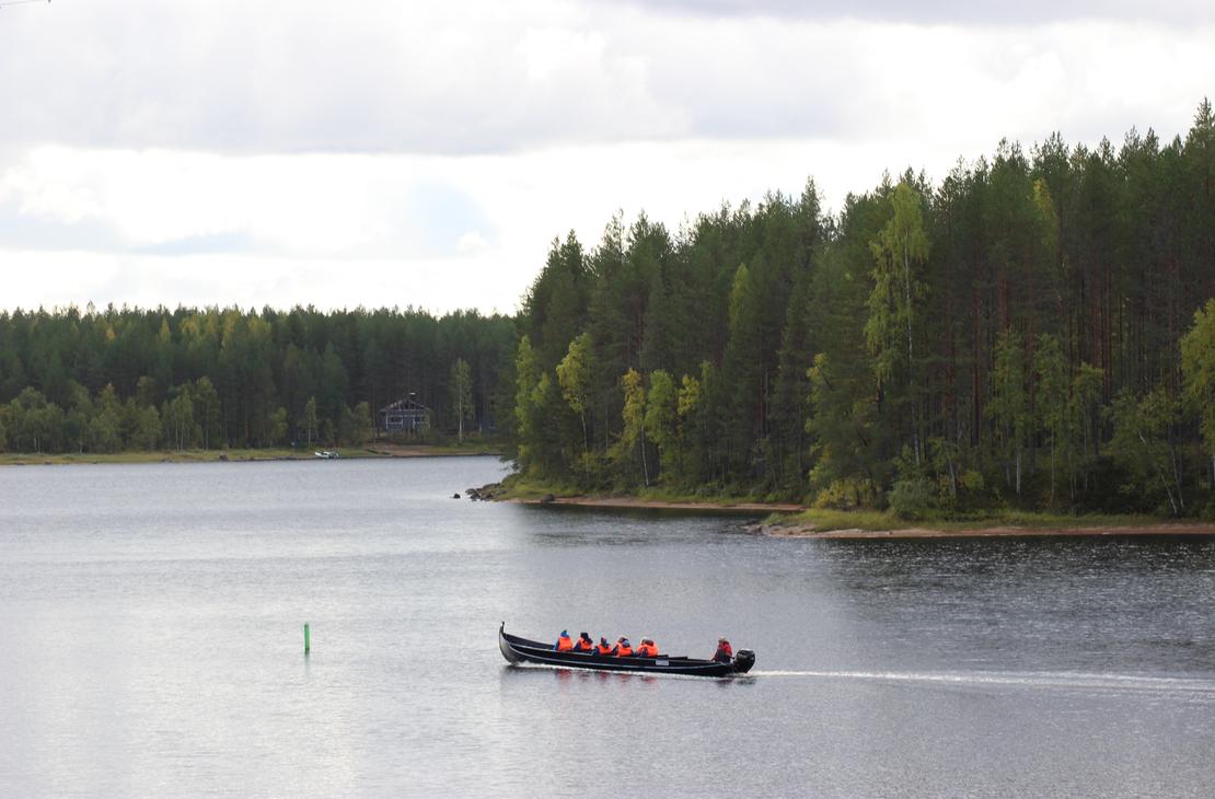 Jokiveneretkeläiset vesillä