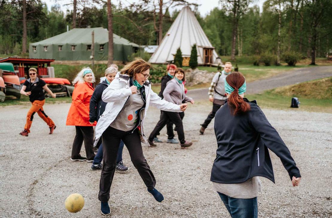 Suunnistusseikkailu on hyvä aloittaa lämmittelyllä.