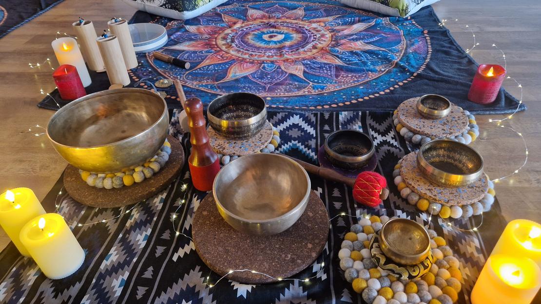 The Koidattaren Whisper treatment uses singing bowls as a relaxation tool.