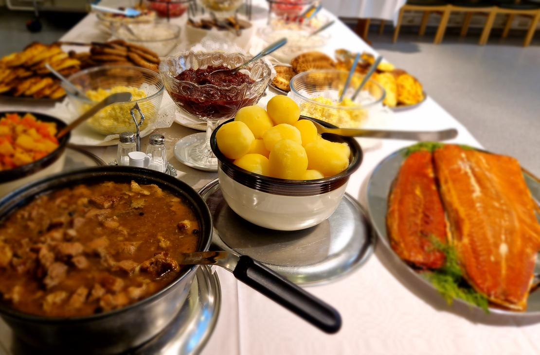 Mantan Majatalon karjalainen juhlamenu.