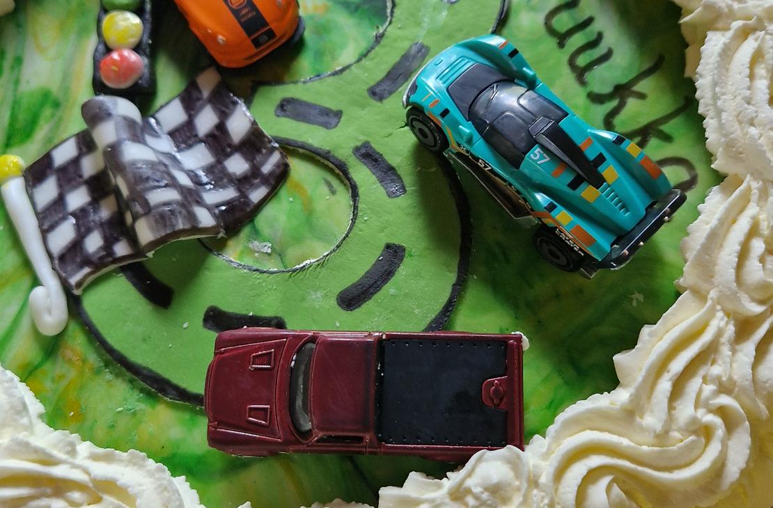 Autokakku kolmivuotiaalle.