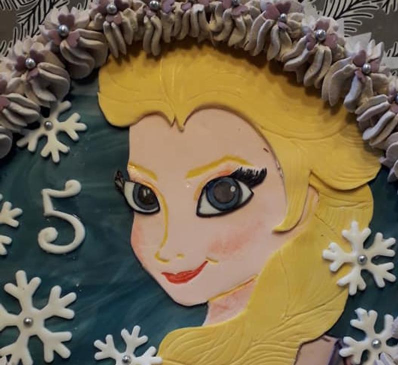 Fantasiakakut tilauksesta.