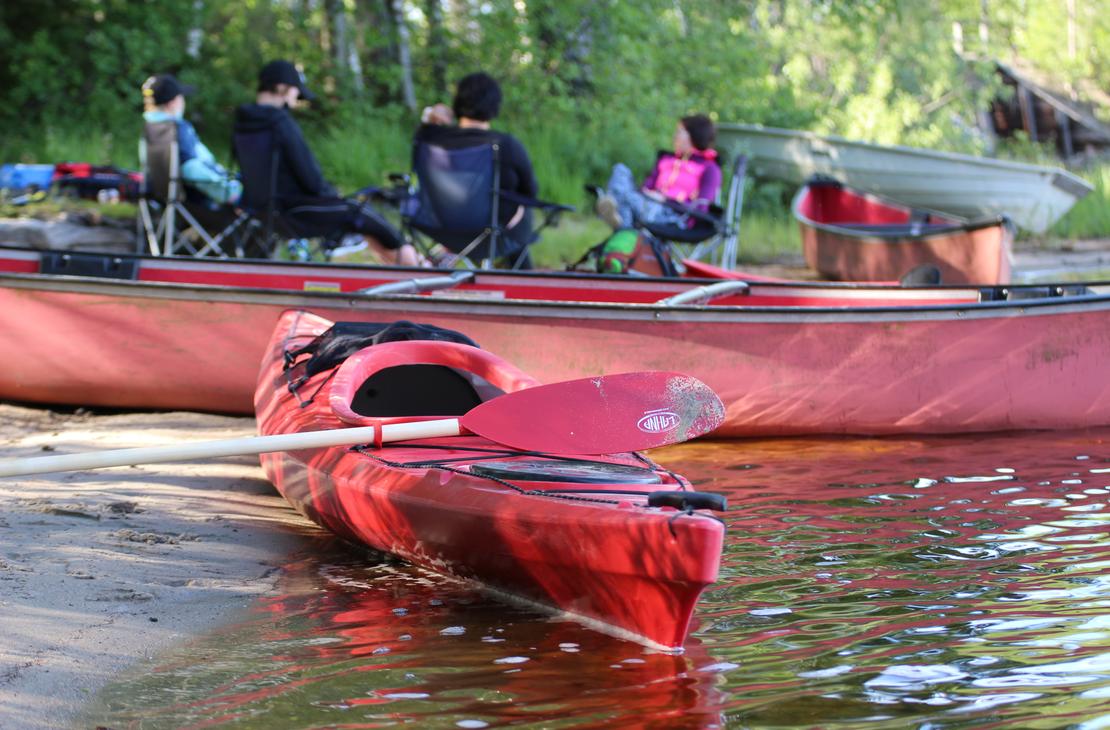 Melojat evästauolla.