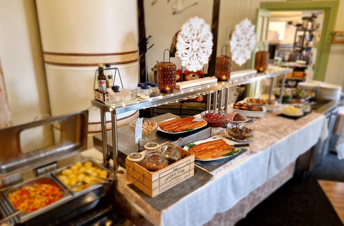 Mantan Majatalo Is&auml;np&auml;iv&auml;menu on t&auml;ynn&auml; herkkuja