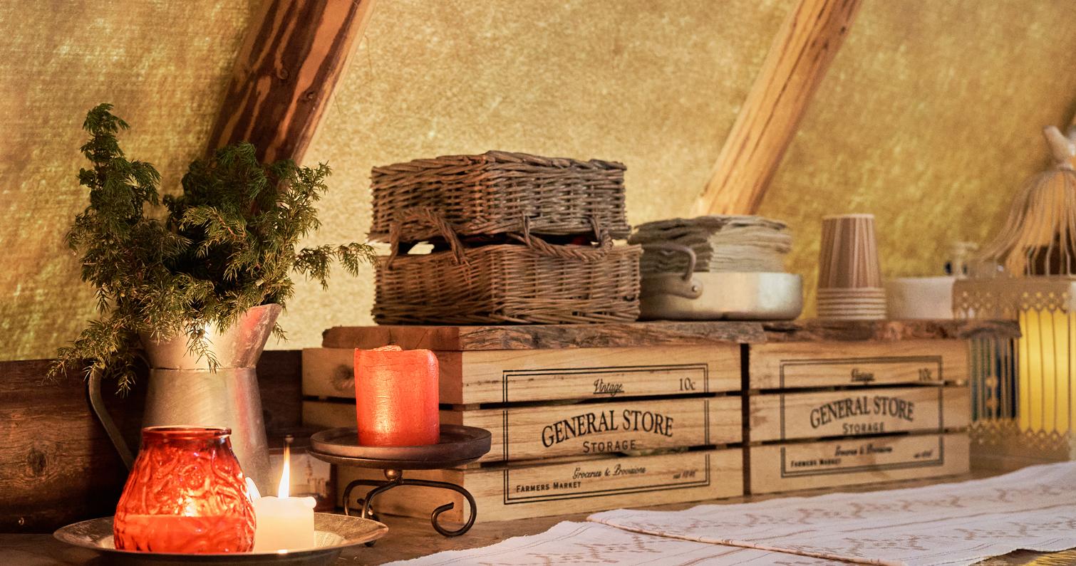 Mantan Majatalon pihakodan tunnelmaa. Kuva: Pasi Kuronen, Liemi & Linssi