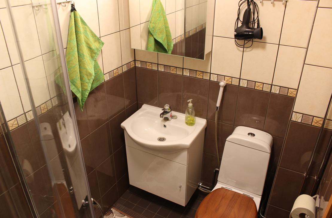 Kaplas-huoneiston kylpyhuone