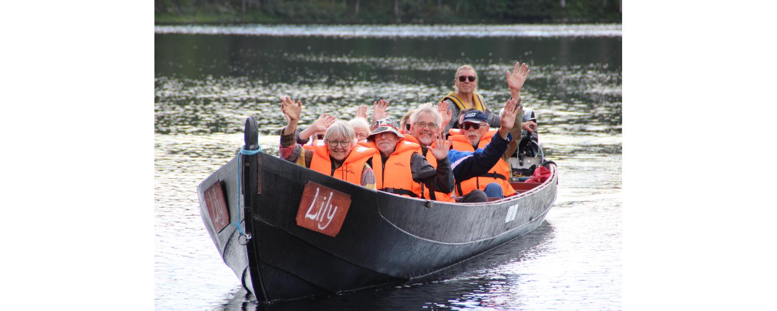 Iloiset jokiveneretkeläiset